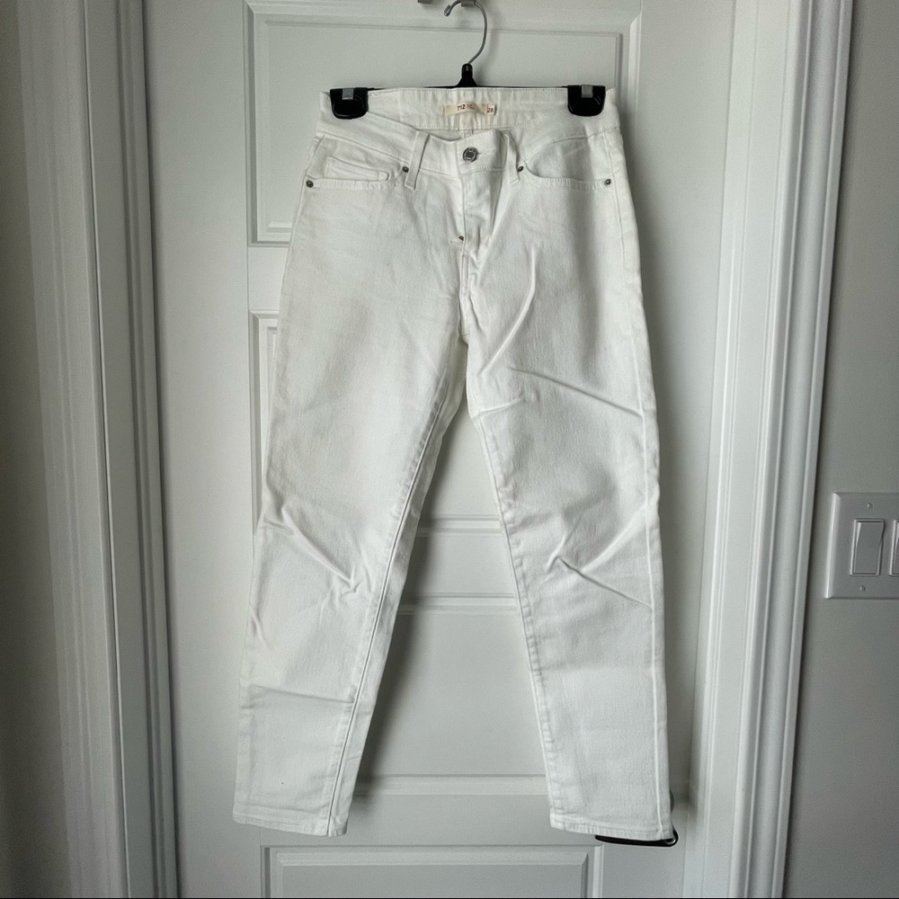 🛍️ 2 for $40 - Levi's 712 Slim Jeans - White - Size 28